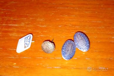 dovrebbero essere dei gemelli o spille