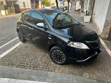Lancia Ypsilon 1.3 MTJ 95 CAVALLI Mya FULL ENTRA