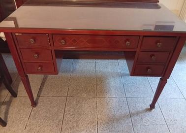 Scrivania in legno