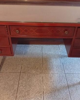 Scrivania in legno