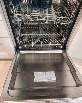 lavastoviglie a incasso indesit