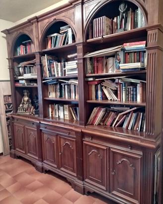 Libreria in legno.