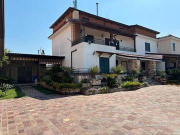 Villa Licola, via s. Nullo in contesto privato