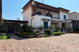 Villa Licola, via s. Nullo in contesto privato