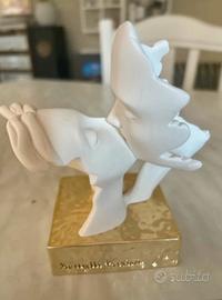 Scultura moderna: il bacio di bongelli