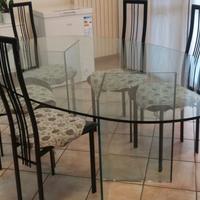 tavolo in vetro ovale sala pranzo