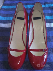 Scarpe in lacca rosse. N 38 SISLEY