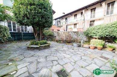 SOLUZIONE MULTIPIANO CON CORTILE