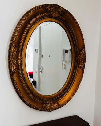 Specchio ovale da parete con cornice decorata