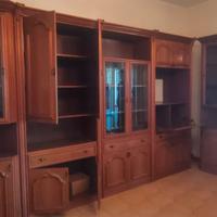 Mobile in legno con vetrine