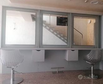 Tre postazioni per parrucchiere 