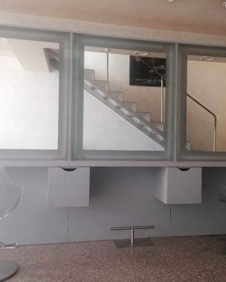 Tre postazioni per parrucchiere 