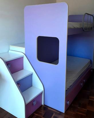 Cameretta due letti a soppalco.