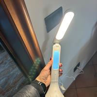 Lampada LED da scrivania con orologio