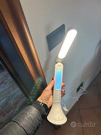 Lampada LED da scrivania con orologio