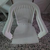 Sedia plastica dura bianca