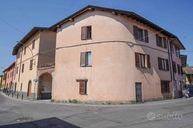 Casa indipendente di 224 m² con più di 5 locali a 