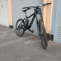 - GIANT GLORY - Downhill DH