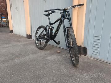 - GIANT GLORY - Downhill DH