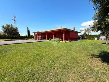 VILLA SINGOLA A MONTALTO DI CASTRO