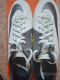 scarpe Nike da calcio con i tacchetti 