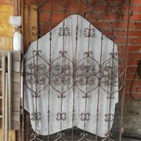 Antico cancello in ferro battuto