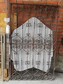 Antico cancello in ferro battuto