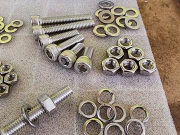 Kit viti inox M3 M4 M5 M6 con dadi rondelle 480pz