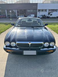Jaguar XJ8