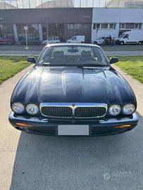 Jaguar XJ8