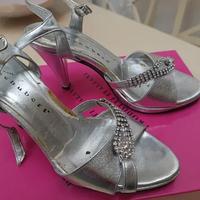 sandali con tacco alto, dettagli con strass