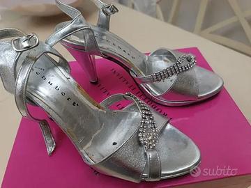 sandali con tacco alto, dettagli con strass