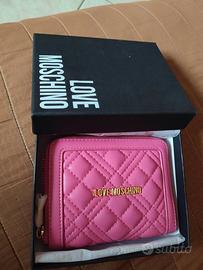 PORTAFOGLIO FUXIA LOVE MOSCHINO