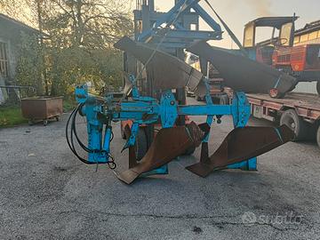 aratro bivomere marca Cesare Rossatti idraulico