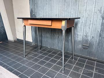 Tavolo in formica
