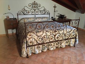 Letto antico in ferro battuto
