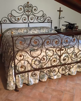 Letto antico in ferro battuto
