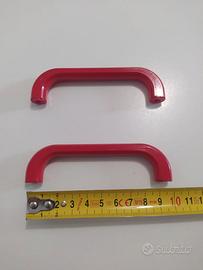 Maniglie rosse nuove per mobili