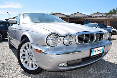 Jaguar XJ 4.2 V8 298CV AUT. NAVI PELLE SENSORI CRU
