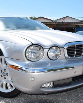 Jaguar XJ 4.2 V8 298CV AUT. NAVI PELLE SENSORI CRU