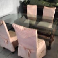 Tavolo in cristallo con sedie