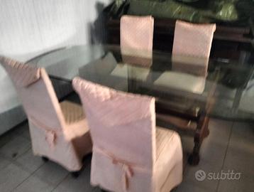 Tavolo in cristallo con sedie