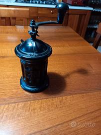 macinacaffe a manovella vintage