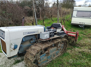 Trattore a cingoli lamborgini