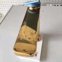 Rubinetto lavabo color oro con maniglia con colore