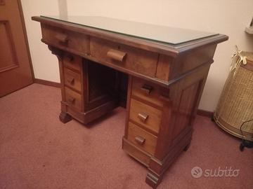 Scrivania primi anni del 900