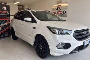 Ford Kuga 2.0 TDCI 180 CV 4WD Powershift ST-Line