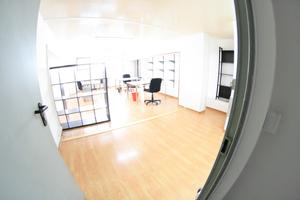 Locale attrezzato high tech con posti auto