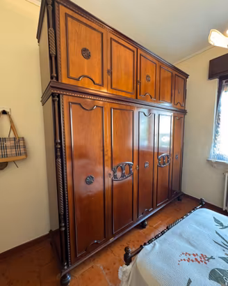camera da letto singola in legno
