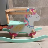 Cavallo a dondolo in legno